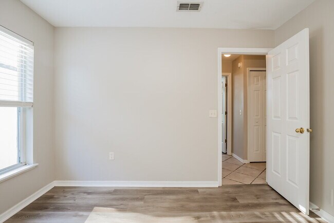 Building Photo - 4307 Pembridge Ave