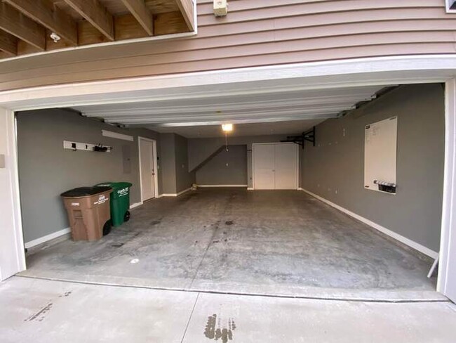 Building Photo - 203 Burr Oak Ct