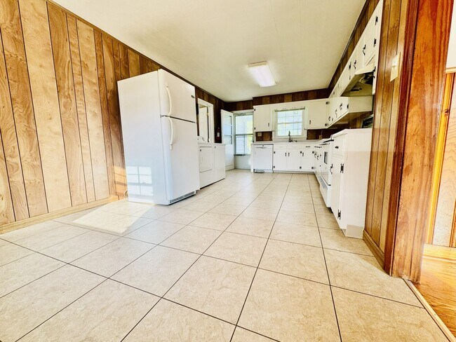 Building Photo - 3976 US-19E