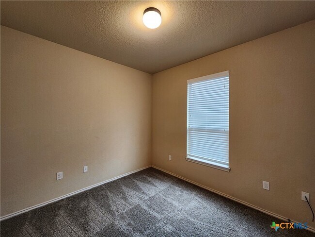 Building Photo - 712 Creekside Cir