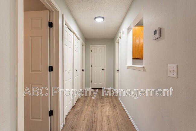 Building Photo - 5803 Samantha St