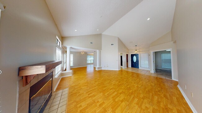 Building Photo - Beautiful 3 bedroom, 2 bathroom, house .