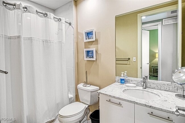 Building Photo - 3000 Oasis Grand Blvd