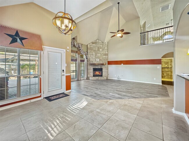 Building Photo - 25619 Canyon Crossing Dr