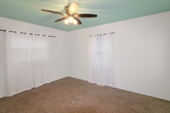 Building Photo - South Venice Annual Home for Rent