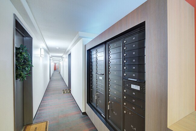 Building Photo - 2Bd/1.75Ba Kirkland Condo