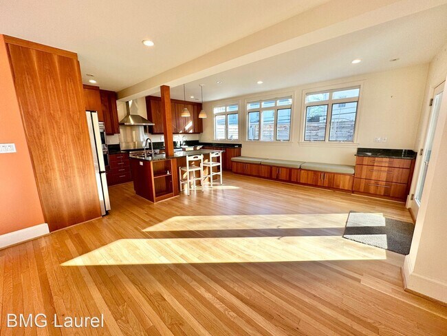 Building Photo - 4 br, 3.5 bath House - 2910 Cortland Pl NW