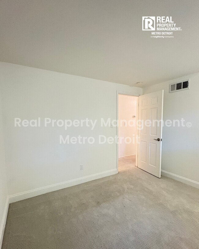 Building Photo - 3028 Caswell Dr