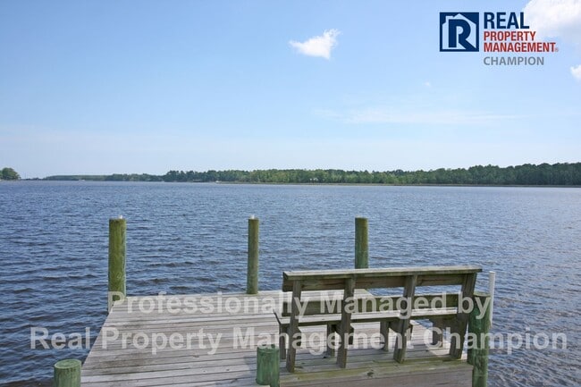 Building Photo - Charming Water Front Home with Private Dock