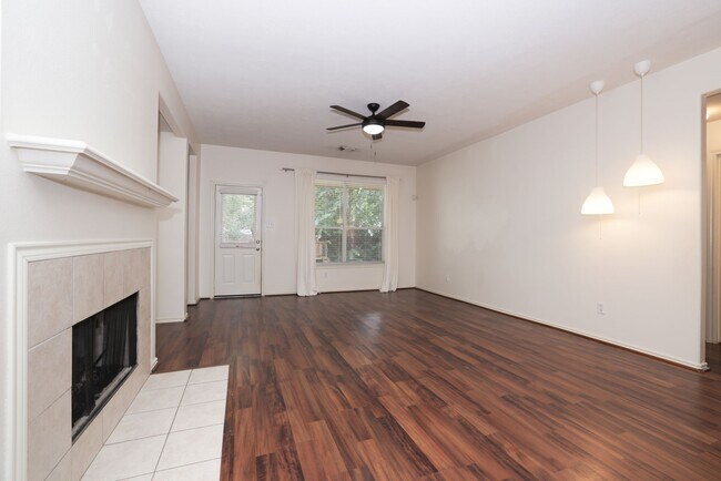 Building Photo - 7 N Regan Mead Cir
