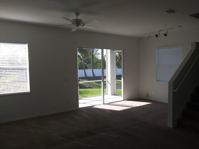 Building Photo - 3/2 Townhouse Hidden Palms