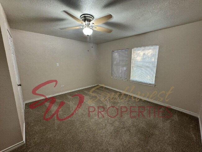 Building Photo - Charming 3 Bed, 1 Bath Home