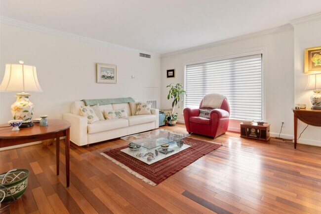 Building Photo - 1080 Wisconsin Ave NW