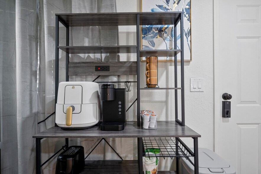 Building Photo - 4005 W Lincoln St