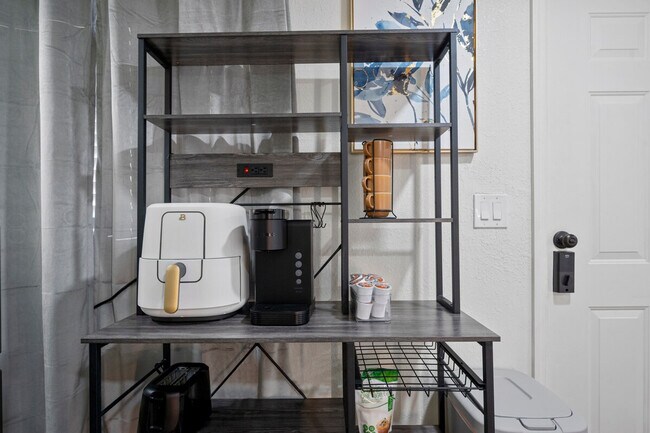 Building Photo - 4030 W Lincoln St