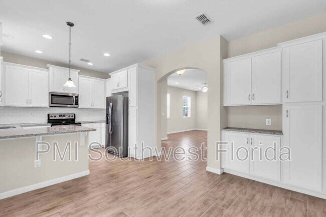 Building Photo - 5025 Skyview Ln