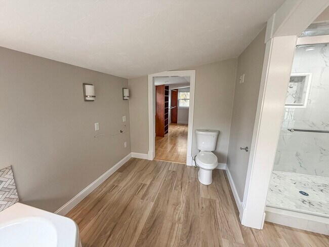 Building Photo - 1132 W Boylston St