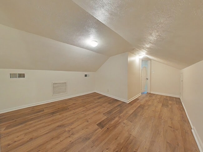 Building Photo - 239 Rainier Dr