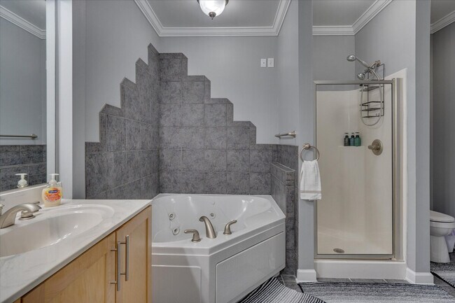 Building Photo - 942 Westland Ridge Rd