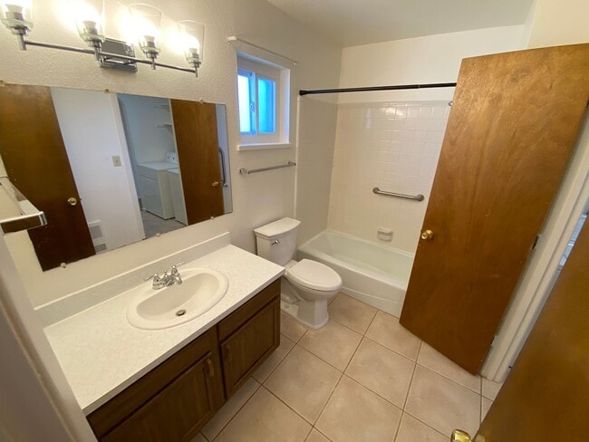 Building Photo - Three Bedroom Bayfield House with Large Fe...