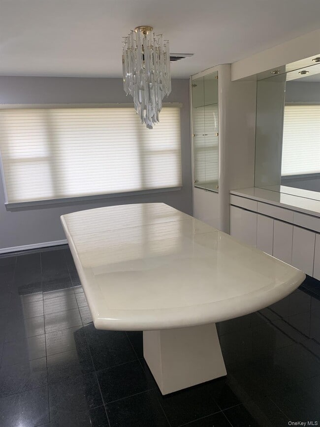 Building Photo - 220 Jackson Pl