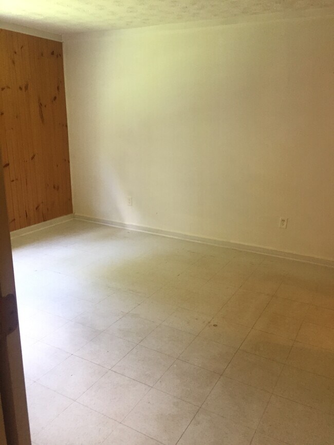 Building Photo - 230 Wood Ave