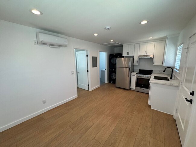 Building Photo - 5300 Glasgow Ct