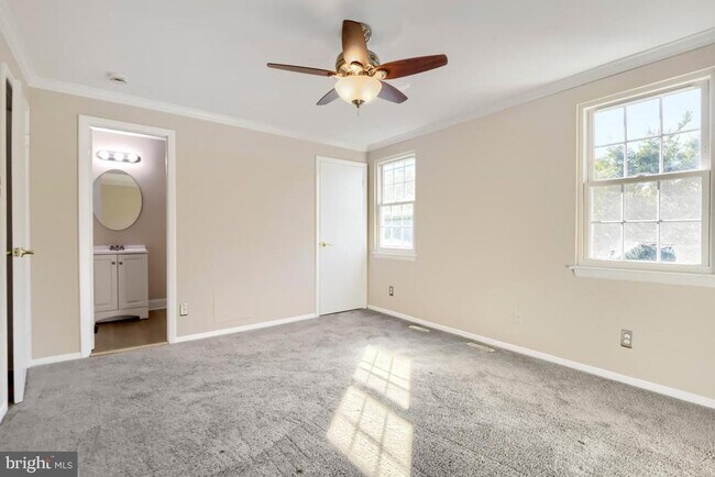Building Photo - 907 Spry Harb