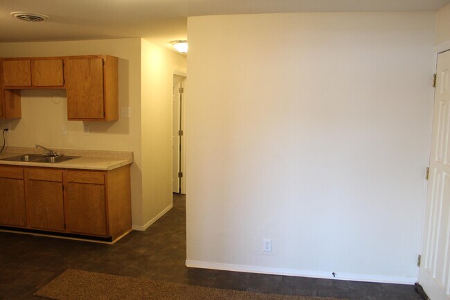 Building Photo - 107 S Augusta Ave