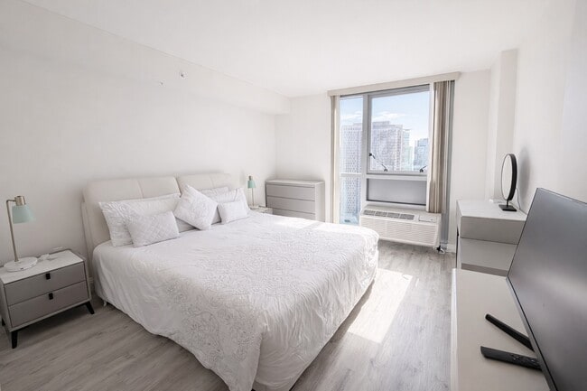 Building Photo - 988 Halekauwila St