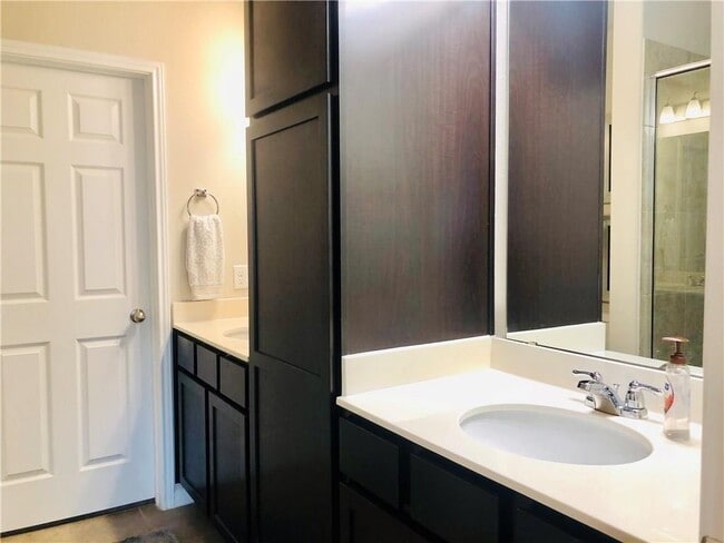 Building Photo - 2304 S Lakeline Blvd