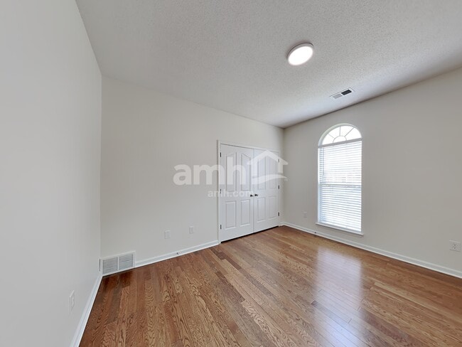 Building Photo - 5634 Broadway Dr W