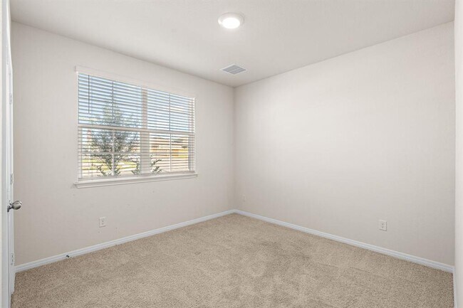 Building Photo - 111 Evergreen Sumac Lp