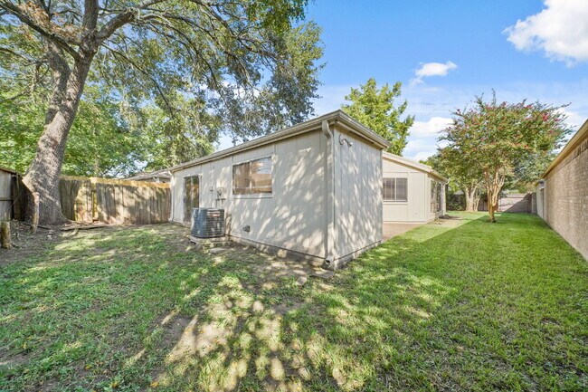 Building Photo - 16107 Grassy Creek Dr