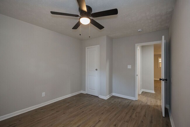 Building Photo - 1013 W Slaton Ave