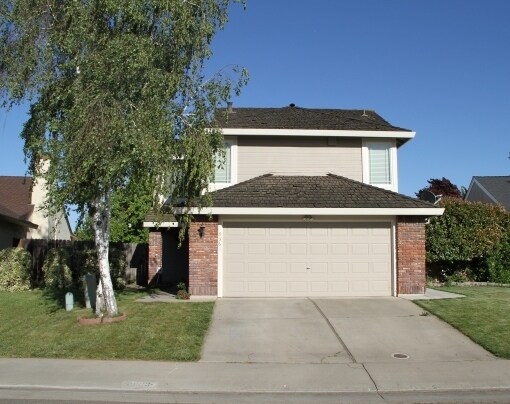 Primary Photo - 4BR / 2.5 bath with over 1700 square feet....