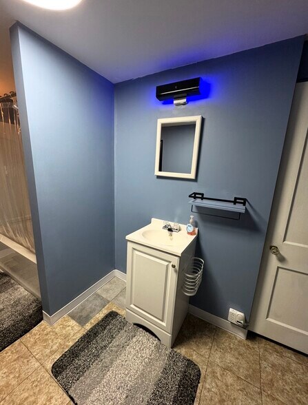 Building Photo - 1600 N Lyndonville Rd