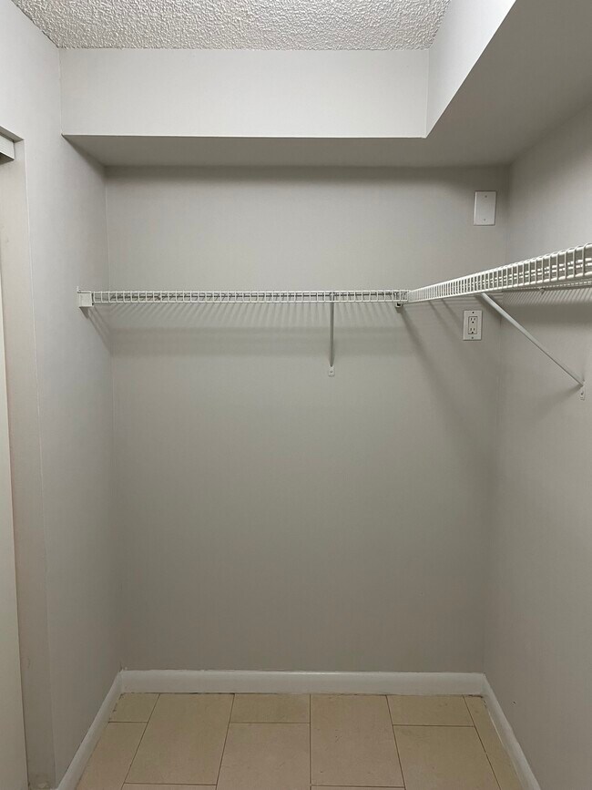 Building Photo - 5276 Buckhead Cir