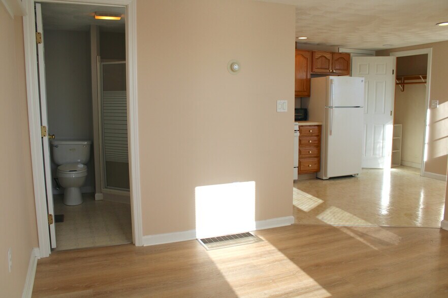 Building Photo - 42 Preston Rd