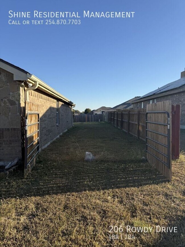 Building Photo - 206 Rowdy Dr