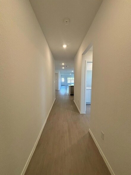 Building Photo - 275 Keefer