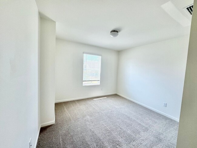 Building Photo - BEAUTIFUL 3BD/2.5BTH Townhome - Belmont -July/August Move In