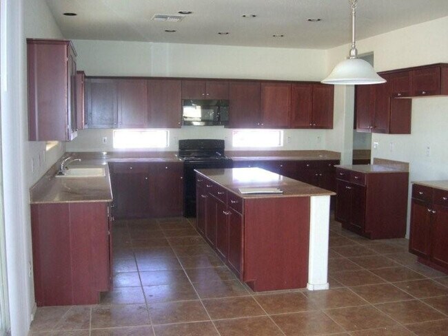 Building Photo - 6907 S Emerald Pl