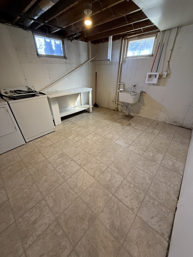 Building Photo - 4713 Diana Dr