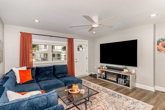 Building Photo - 8 Carneal St