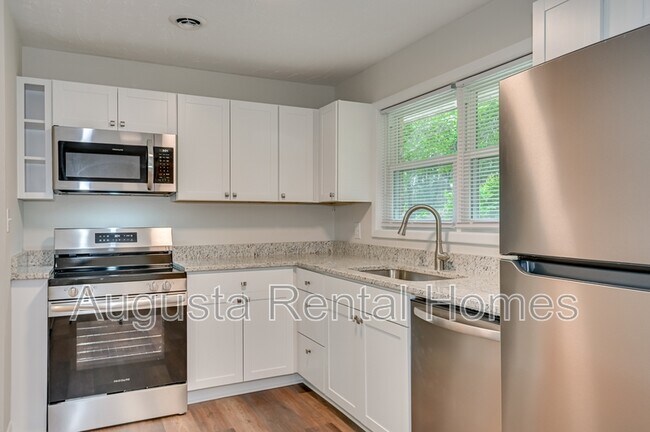 Building Photo - 1406 Ridgewood Dr