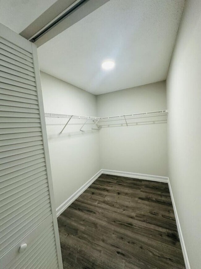 Building Photo - 451 Cypress Way W