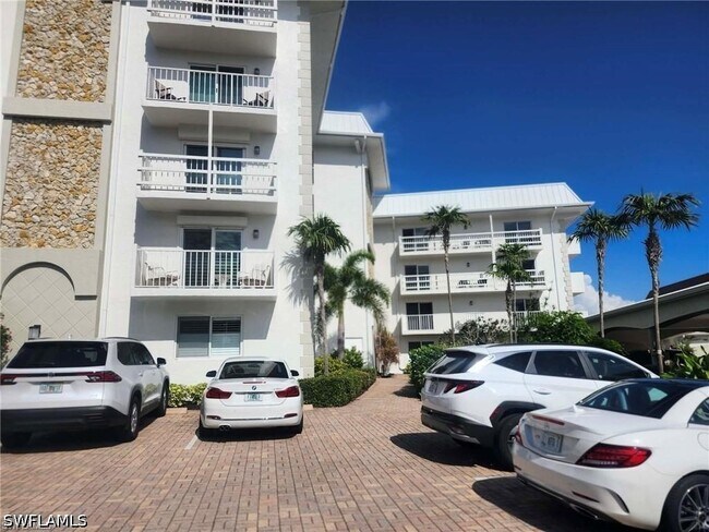Building Photo - 3000 Gulf Shore Blvd N