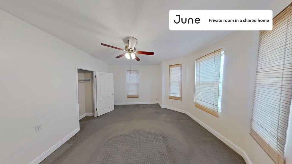 Building Photo - Private bedroom in 3 bed/1 bath Home
