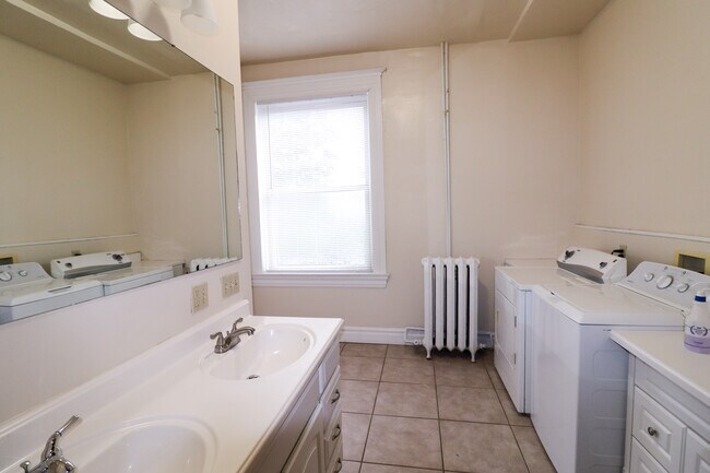 Building Photo - 2705 Eden Ave